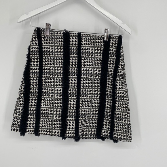 H & M Womens Abstract Printed Vertical Fringe Mini Skirt Black White Size 4 NWT - Picture 1 of 5